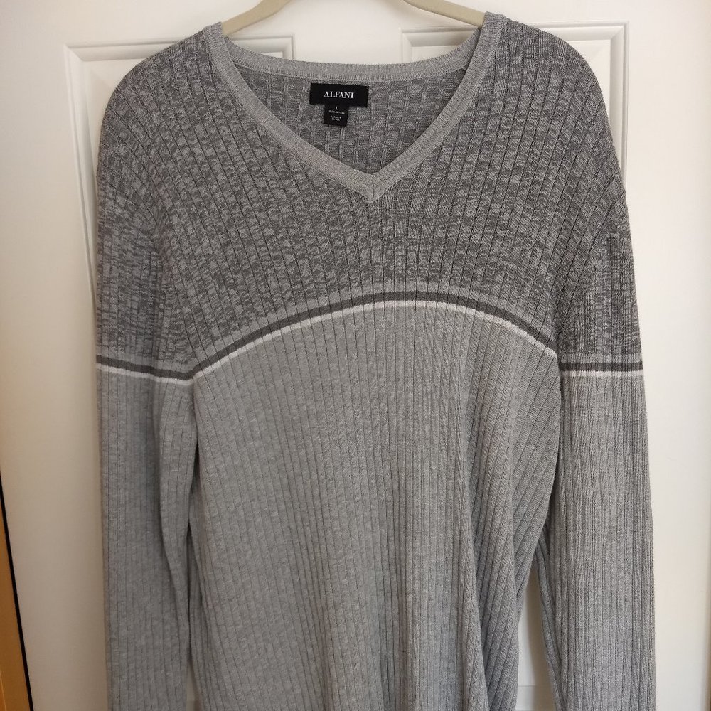 NWOT Alfani Gray V Neck Sweater
